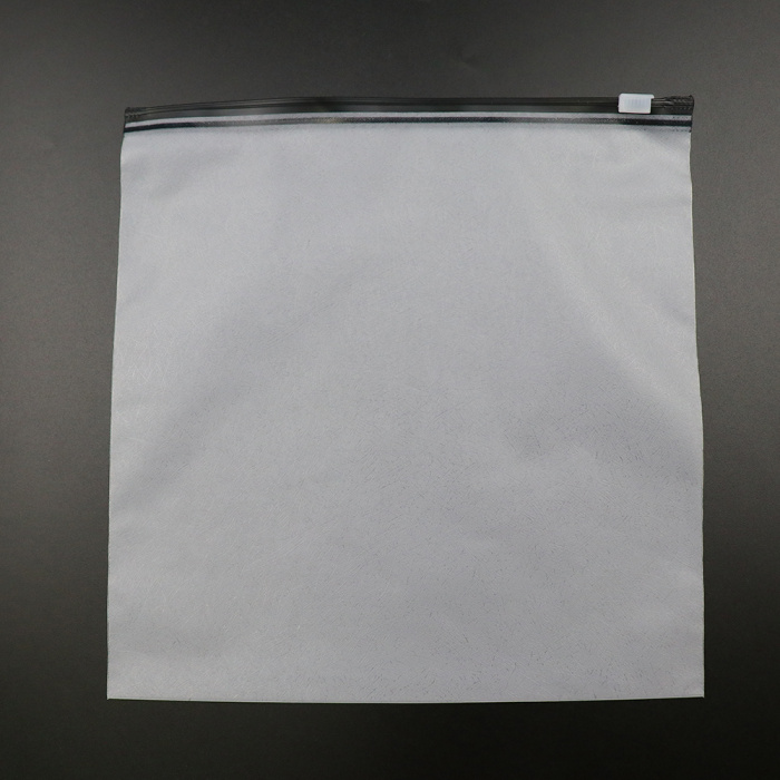 ຖົງທີ່ໃຊ້ແລ້ວທີ່ໃຊ້ໃນການຂົນສົ່ງເຄື່ອງນຸ່ງຫົ່ມທີ່ມີຂົນສົ່ງ