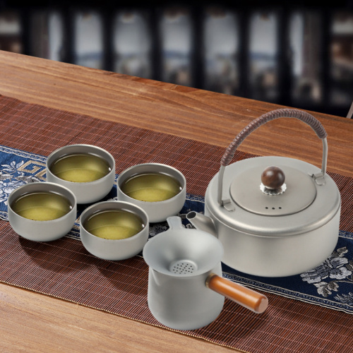 Набор чысты тытанавы чайнік