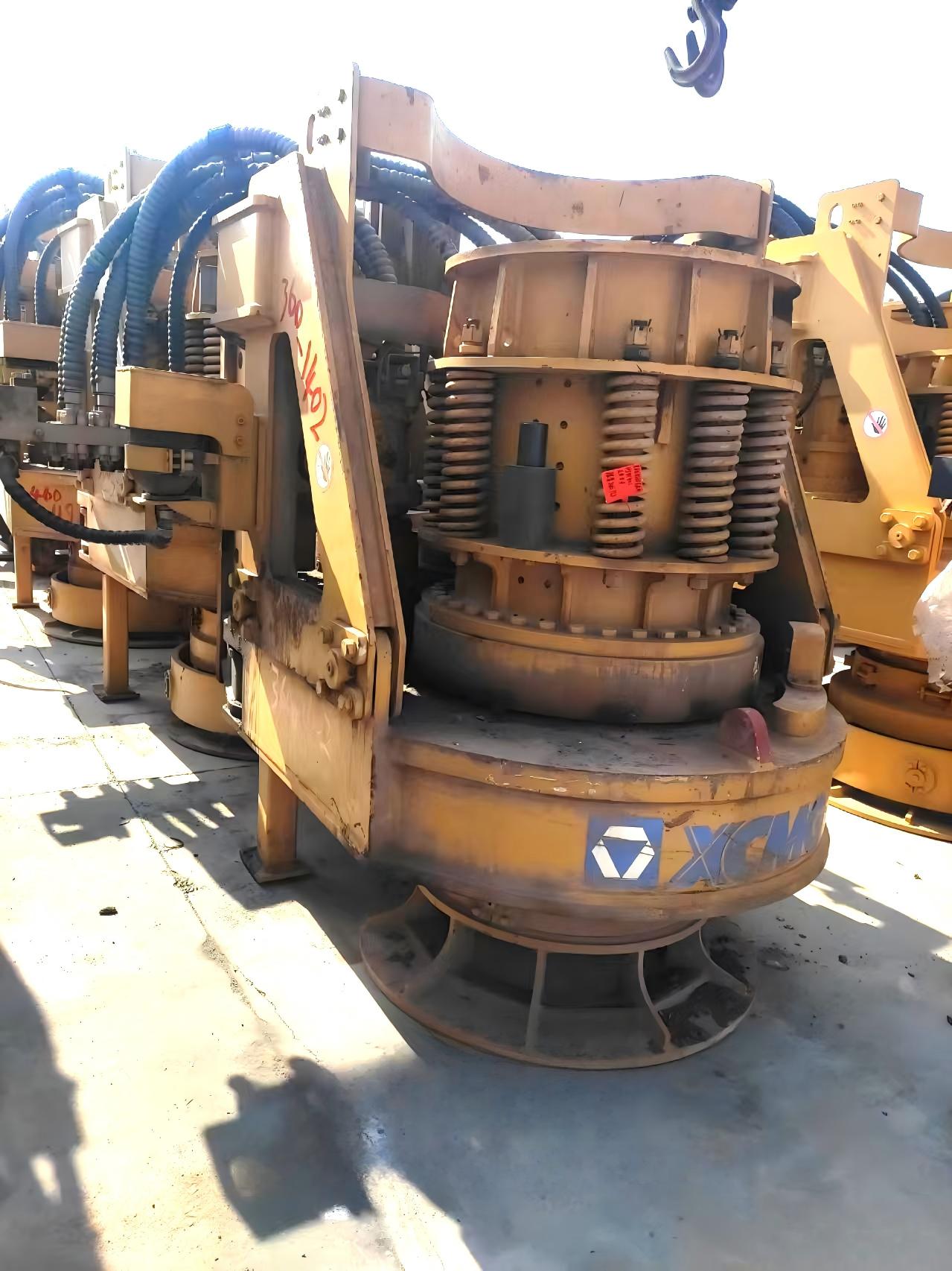 XR360E (8) XR360E (8)