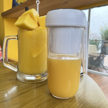 Portable 7.4V Rechargeable Hand Blender Cup with Wireless Battery for Milkshakes and Smoothies