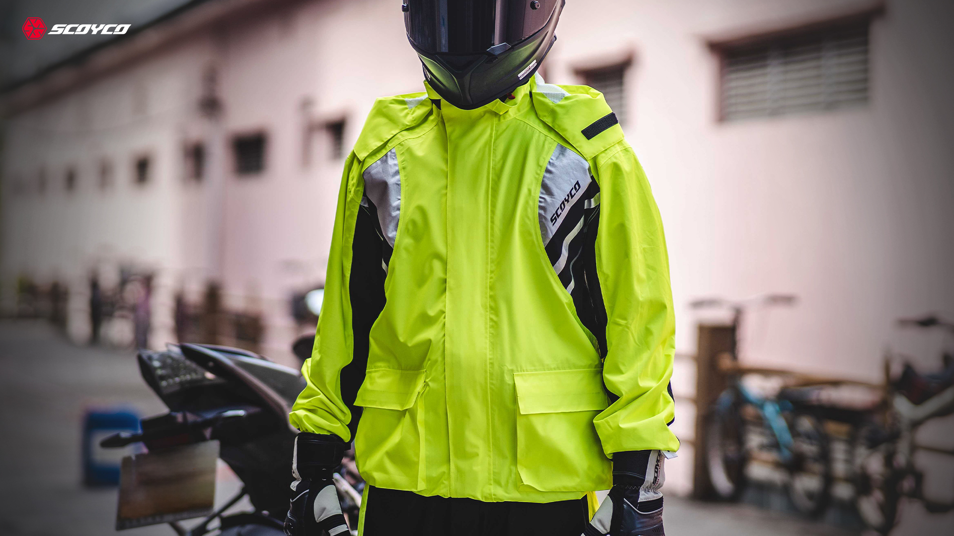 Packable rain jacket for commuting