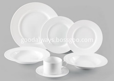 Rimmed dinnerware