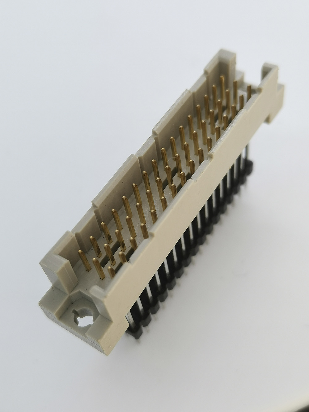 30 Pins Vertical Plug Type 0.33R DIN41612 Connectors