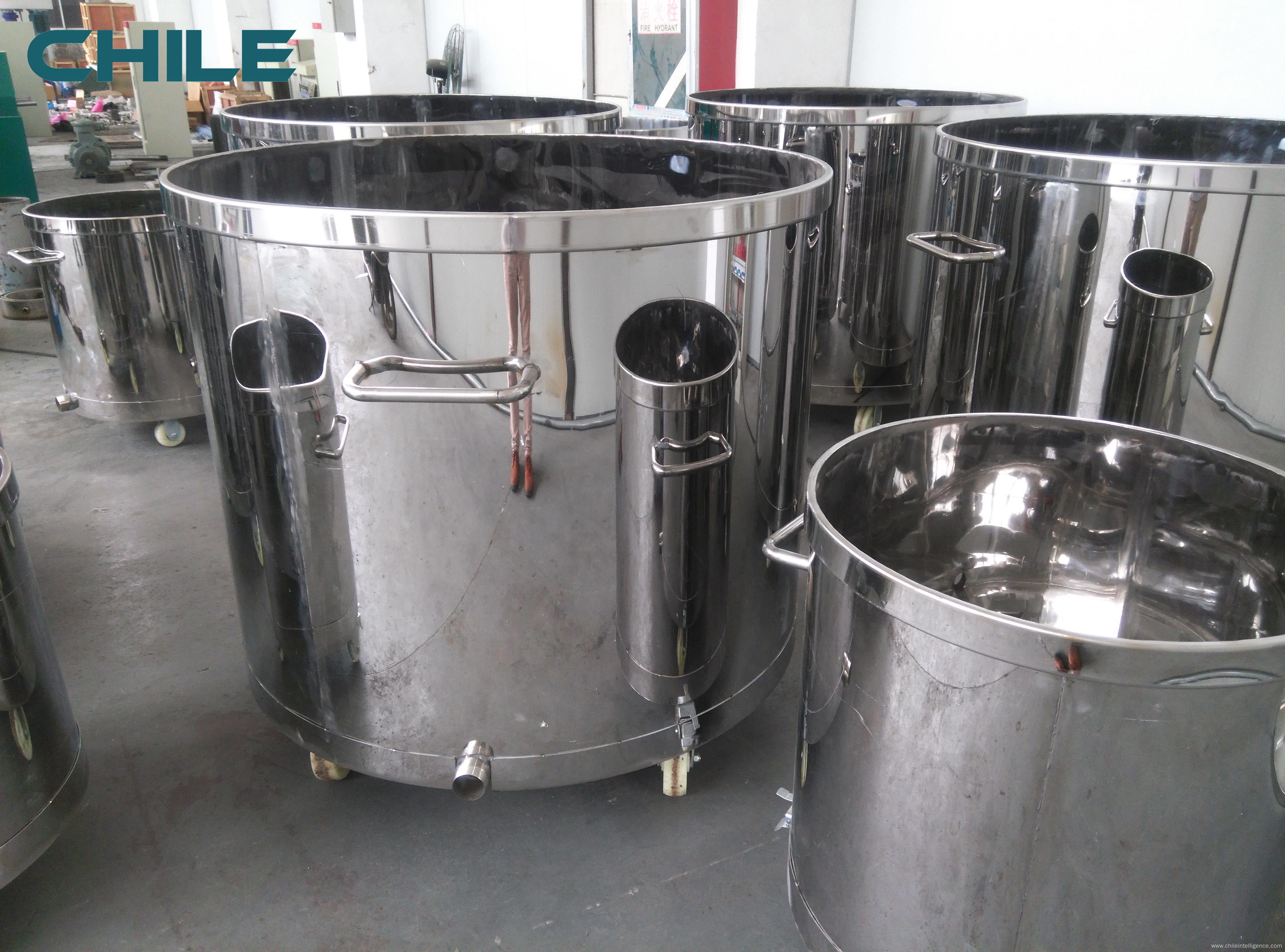 Stainless steel mixing tank with wheels