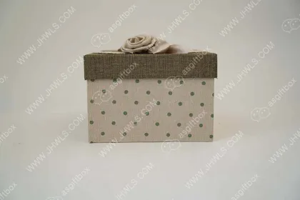 Green linen bouquet gift box