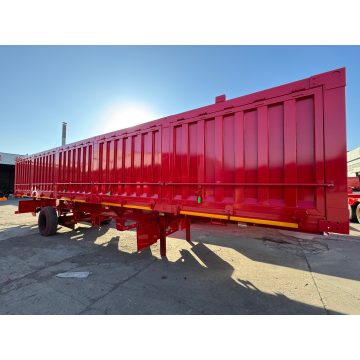 Přívěs s bočním sklápěním na vysoké kolejnici