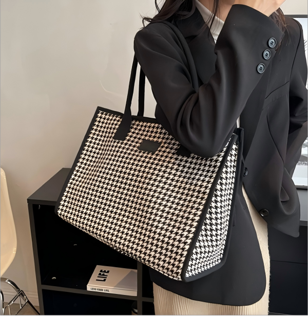다재다능하고 간단한 여성 토트 백 Versatile and simple women's tote bag