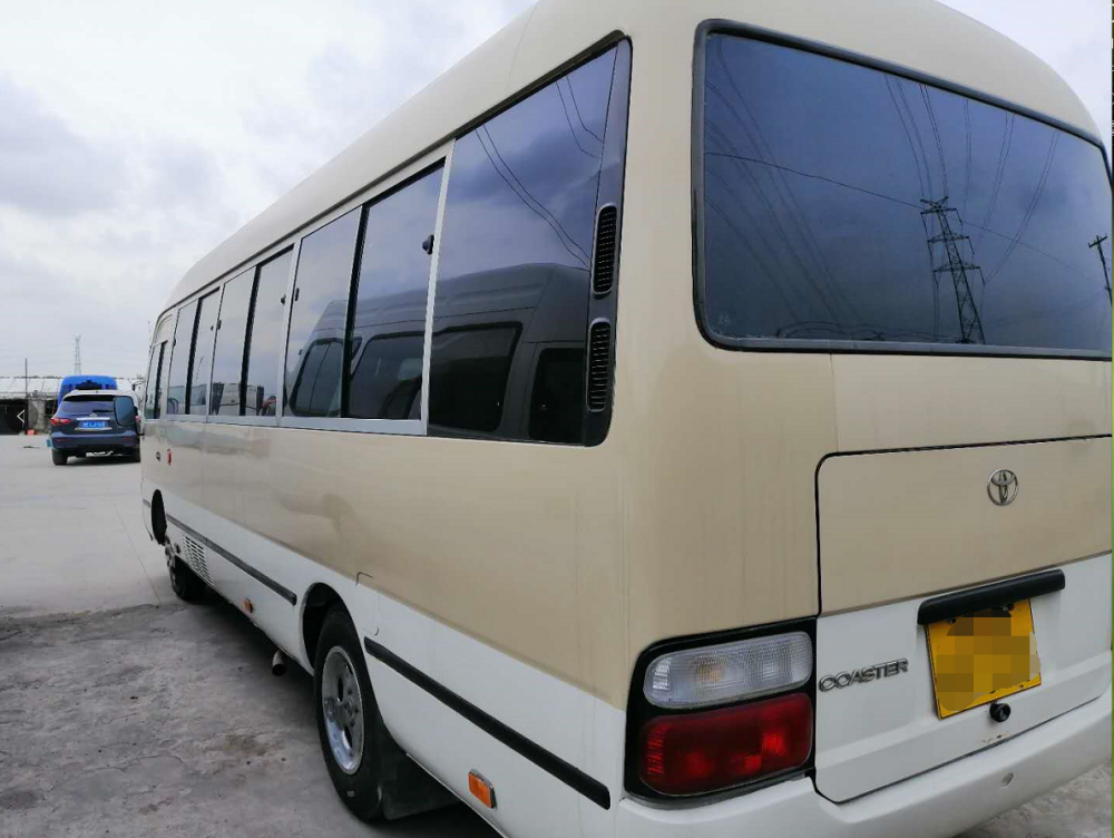 تستخدم TOYOTA COASTER MINI VAN