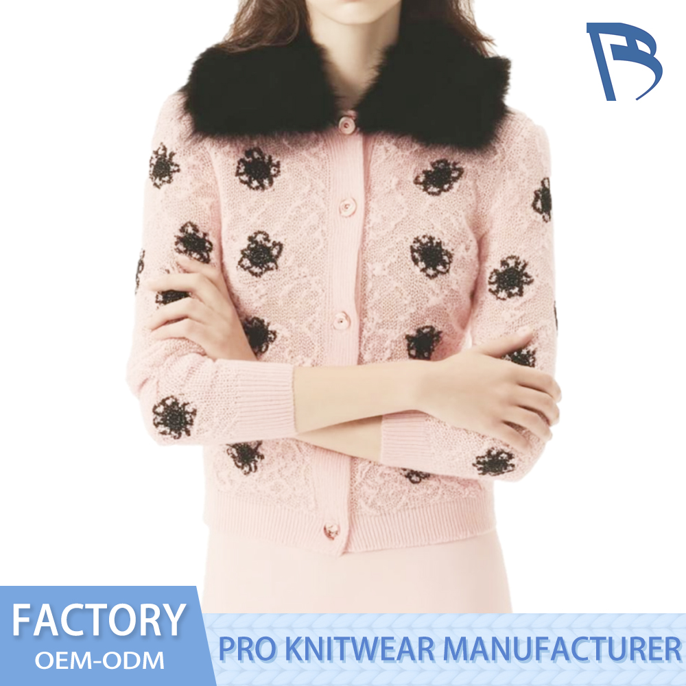 Renda corak rajutan atas dengan kolar bulu merah jambu