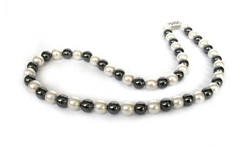 Collier de perles en verre hématite