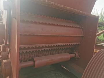Moving wheel type wood chipper machine