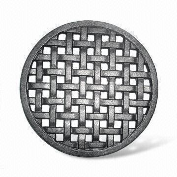 Cast Iron Trivets/Cookware with Vegetable Oil, Measuring 20 x 20cm