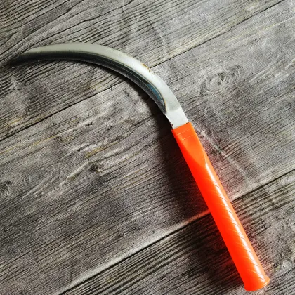 Farming sawtooth sickle garden grass sickle holding palm sickle cutter