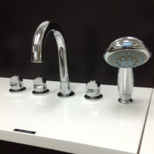 Lima ka Lubang Bathtub Mixer Faucet Alang sa Kaligoanan