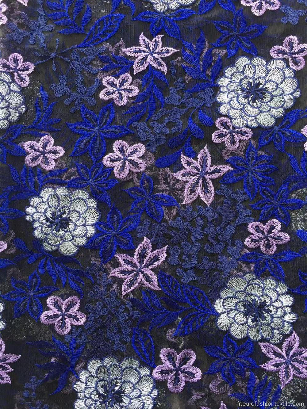 Combinez le tissu de broderie plat de fleurs pour le vêtement de dames