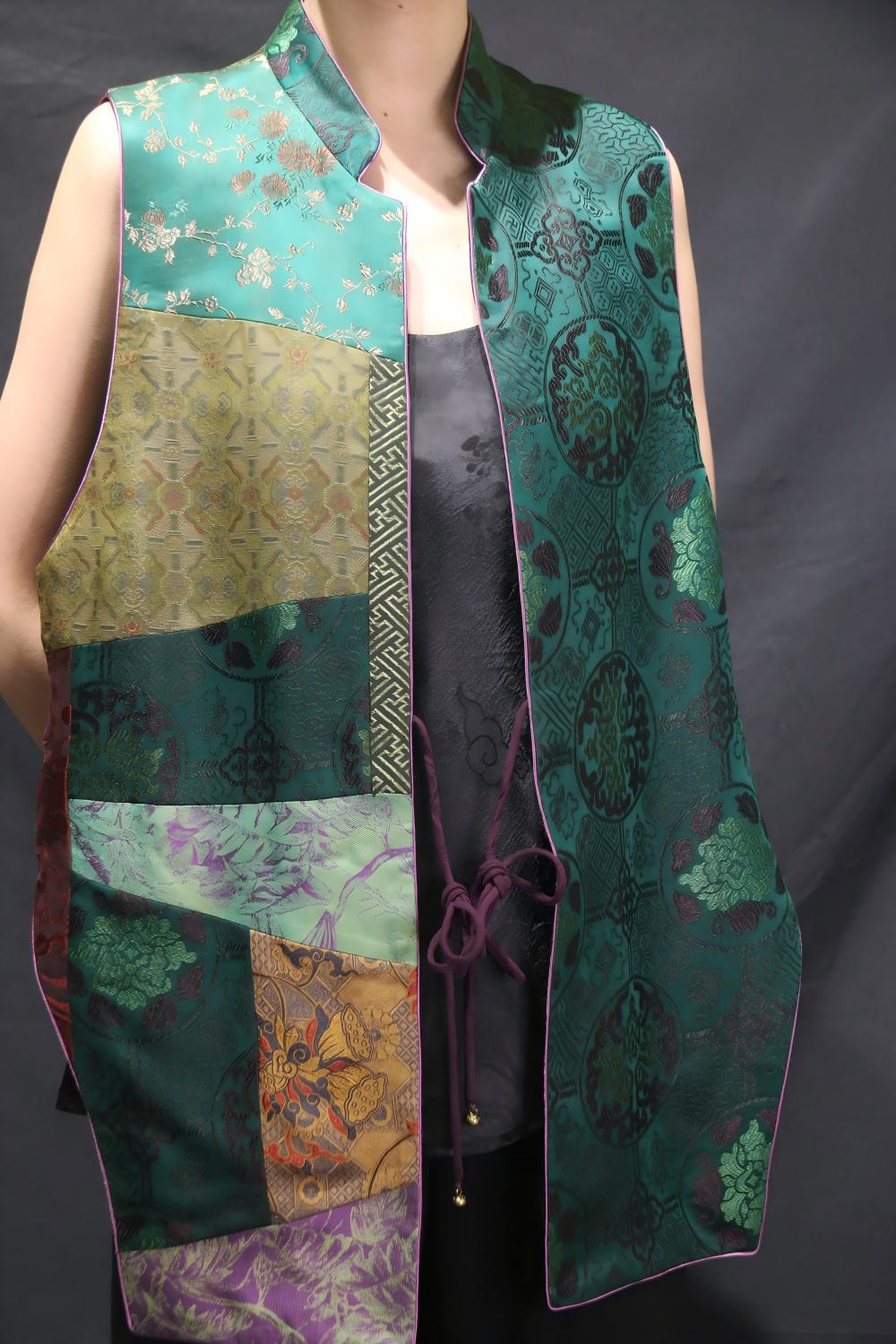 Mujeres de chaleco de seda