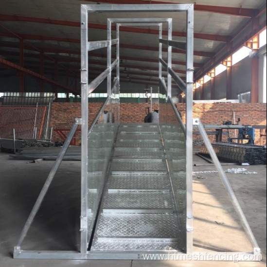 HDG Adjustable 6 Rail Cattle Panels Loading Ramp 2.4h x 3.6L Slide Gates and Head Bails