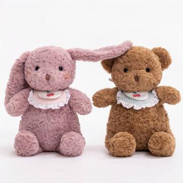 Poupées de lapin doux et câlin