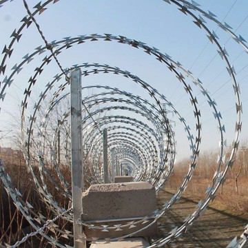 Razor Barbed Wire Uganda BTO-22 Hot Dipped Galvanized Concertina