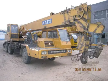 used kato 25t truck mounted crane