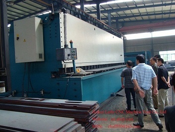 QC11Y-12x2500 guillotine shearing machine