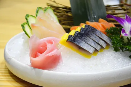 PICKLED SUSHI GINGER PINK PICKLED SUSHI GINGER WHITE