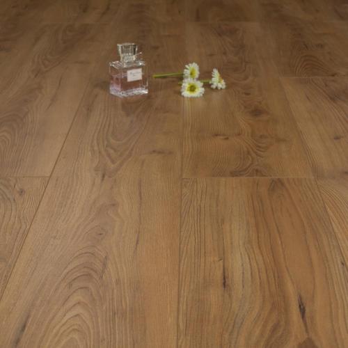 Piso laminado de design de pinho de cor marrom estilo country