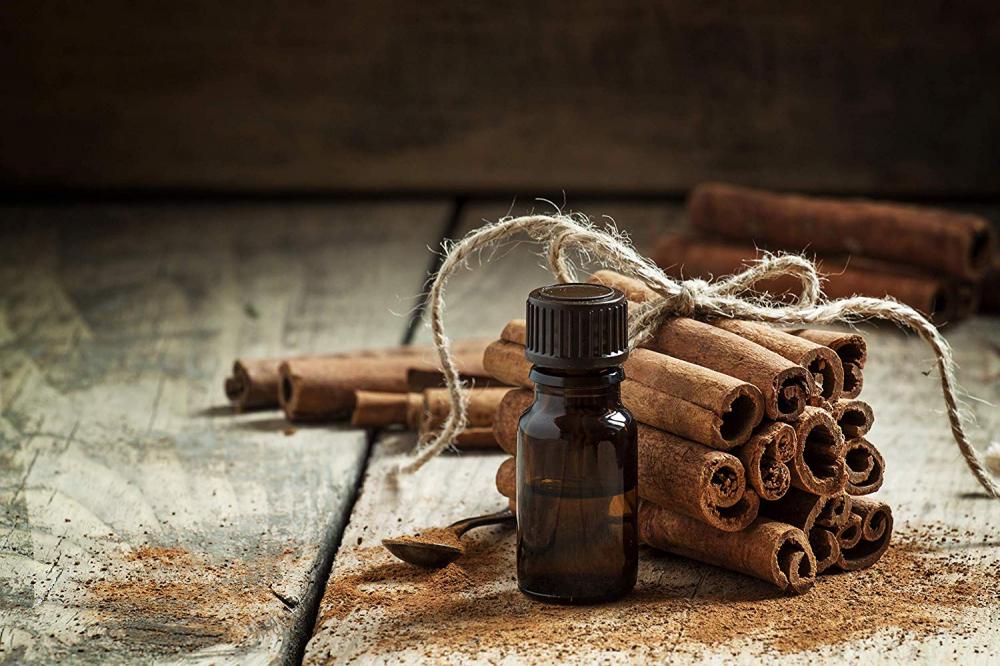 100% Pure natural organic cinnamon oil