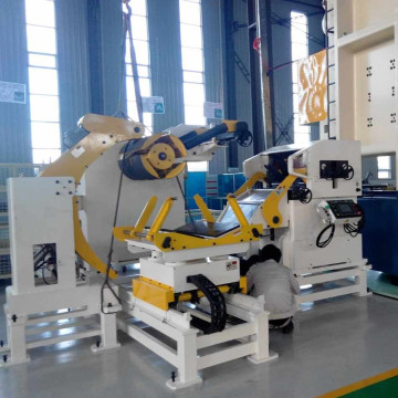 High performance coil straightener feeder