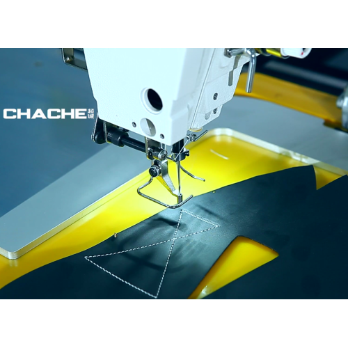 Industrial sewing machine with automatic template changing