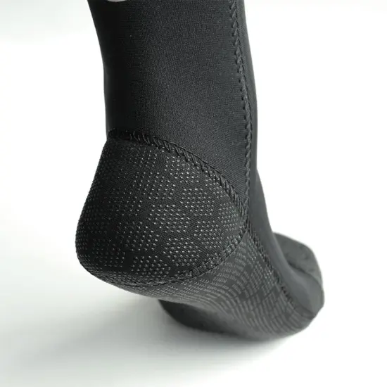 Underwater Comfort: 3mm Neoprene Men's and Women's Socks with Anti-Slip for Snorkeling, Surfing, Kayaking, and Swimming