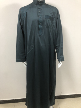 رجل مسلم ذو ياقة ثابتة ثوب ثوب