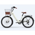 Bicicleta asistida por energía con canasta
