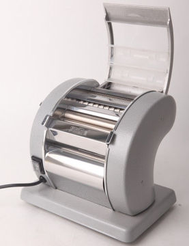 120 / 240v 50 / 60hz Stainless Steel Silver Electric Pasta Machine For Fettuccine