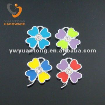 zinc alloy flower shape charm with drop drill