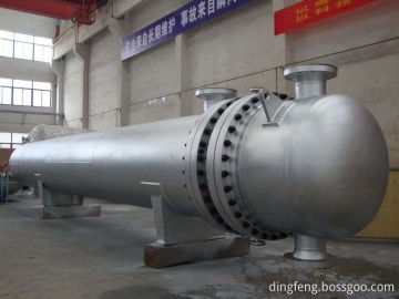Shell and tube heat exchanger for heat transfer