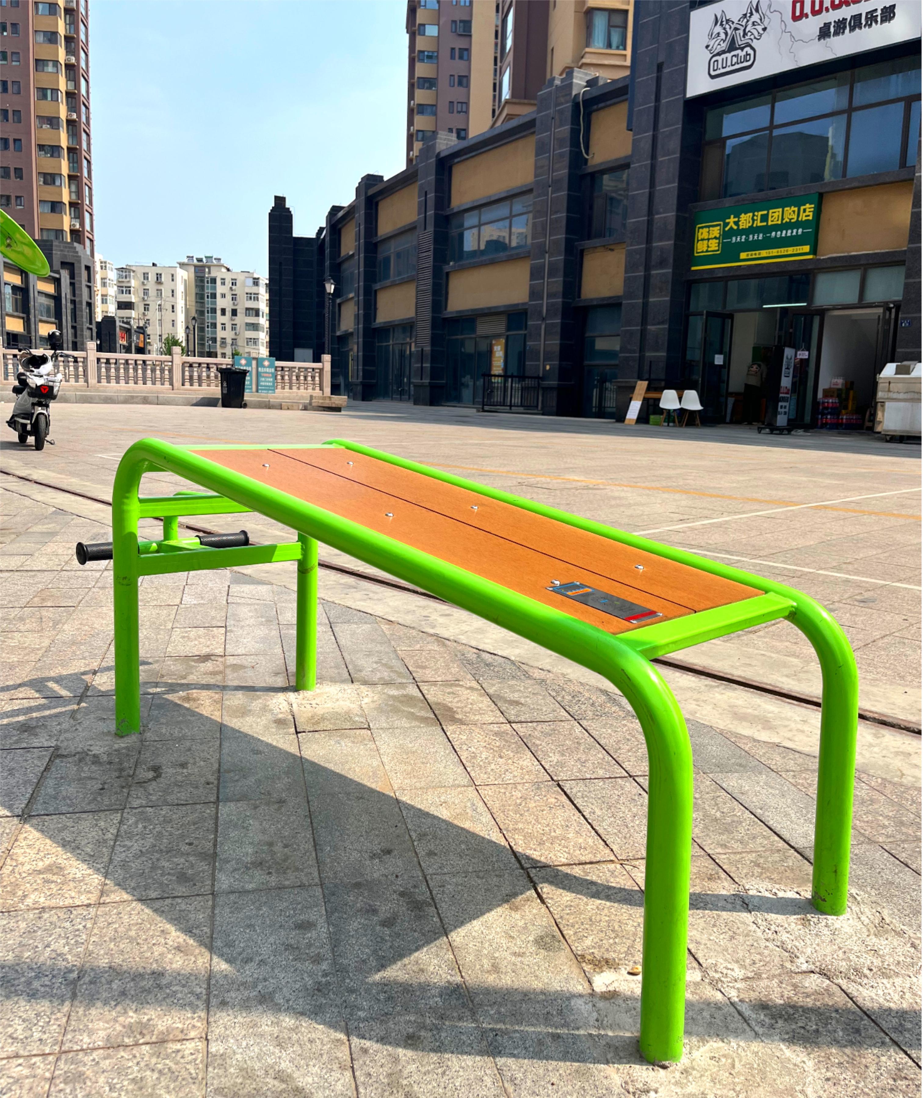 Outdoor fitness equipment