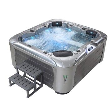 Επαναλάβετε το υδρομασάζ της αυλής Freestanding Hot Tube Outdoor LED Light Spa