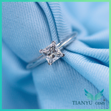 high quality 18k white gold 1 carat 5.5*5.5mm forever brilliant moissanite engagement ring
