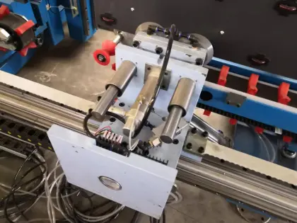 Automatic Glass Sealing Robot & Extruders
