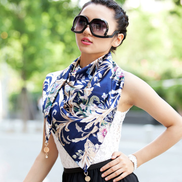 Poly Printed Triangle Scarf (12-BR280320-1.8)