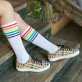 Heißer Verkauf benutzerdefinierte Frau Streifen Socken