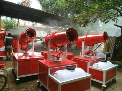 Dust spraying machine