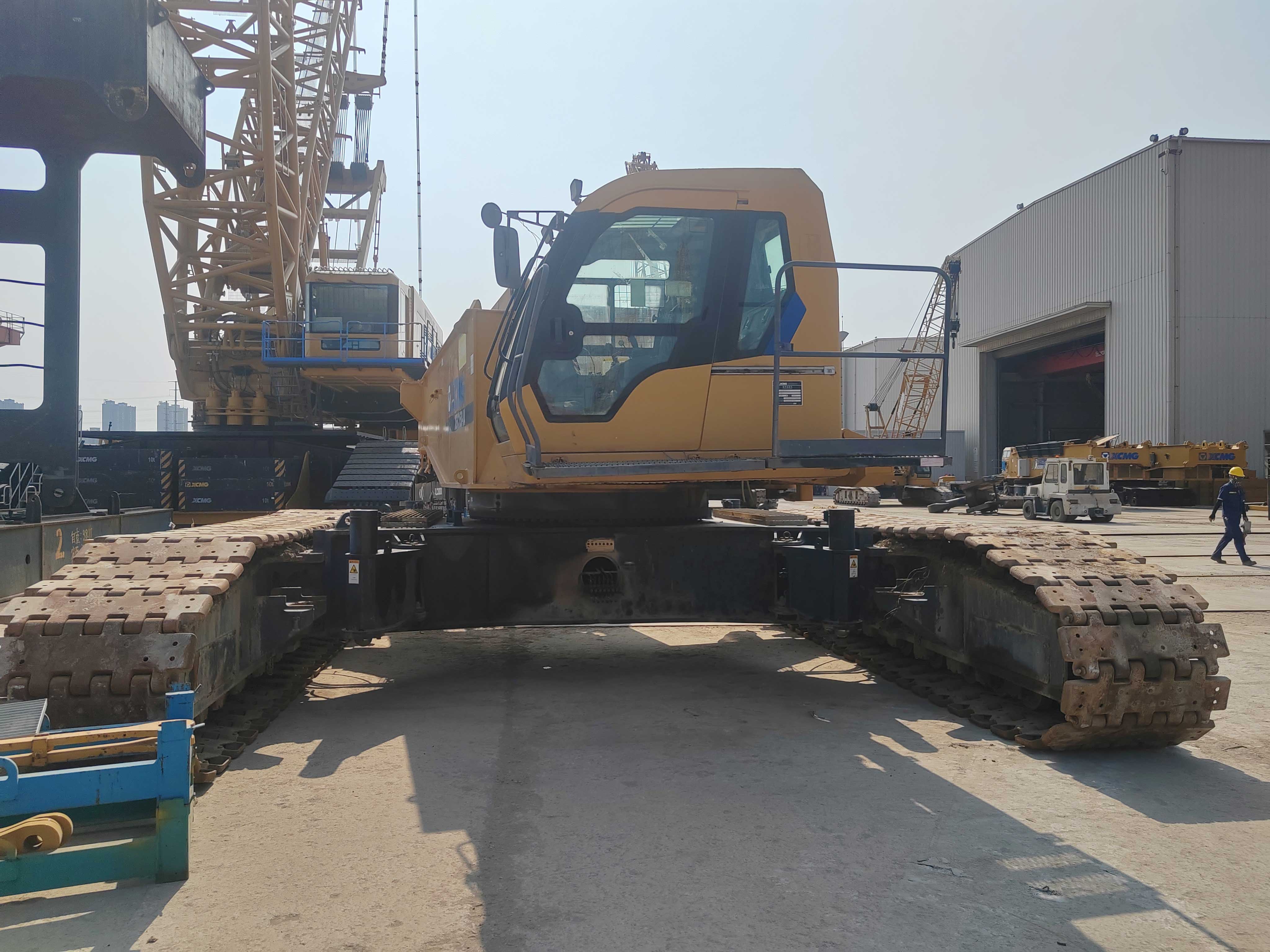 Safety-alarms-and-gauges-in-used-crawler-crane Safety-alarms-and-gauges-in-used-crawler-crane