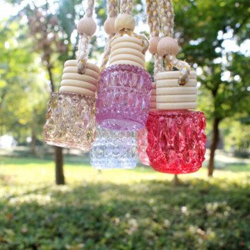 AL - Wholesale 4ml 8ml Glass Car Pendant Essential Oil Perfume Bottles