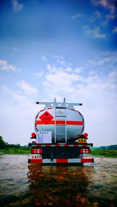 Dongfang Liuqi 10.2m ³ oil tanker truck
