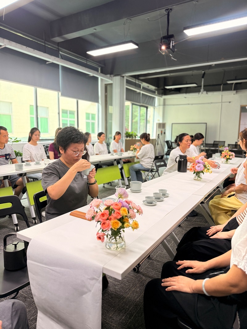 Light of Kindness, Warmth Along the Way: Xinghai Logistics' Heartwarming Public Welfare Responsibility Reveals the Company's Most Soft Responsibility