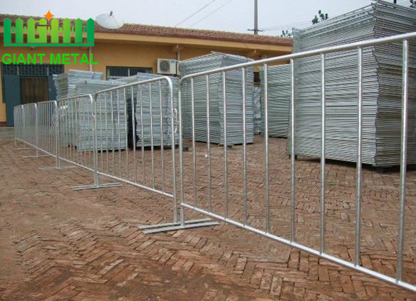 Road safety metal pedestrian used crowd control barrier