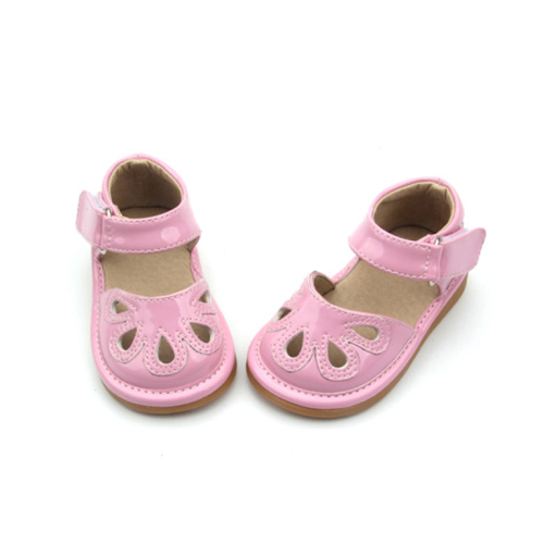 Sapatos esguichados rosa oco doce de primeira classe para bebê