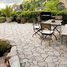 أرضيات حديثة ذات تأثير حجري باللون البيج لمناطق تناول الطعام